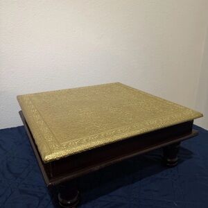 Decorative Wooden Display Pedestal With Embossed Gold Top – TableTop Riser ￼